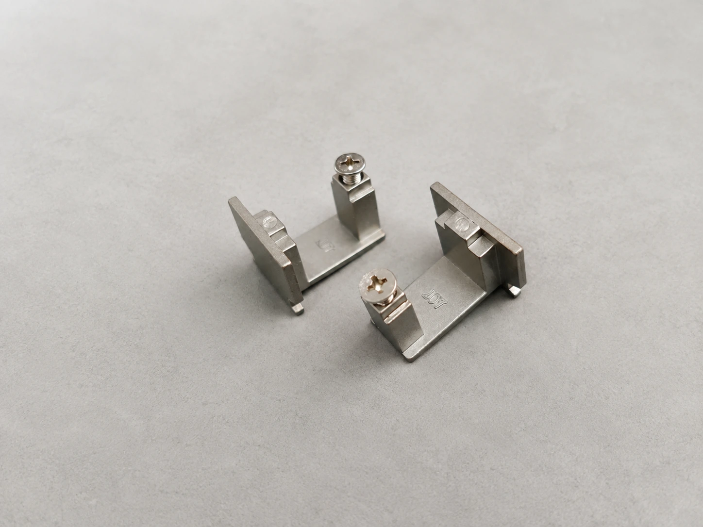 A07 · Mounting clips and metal brackets