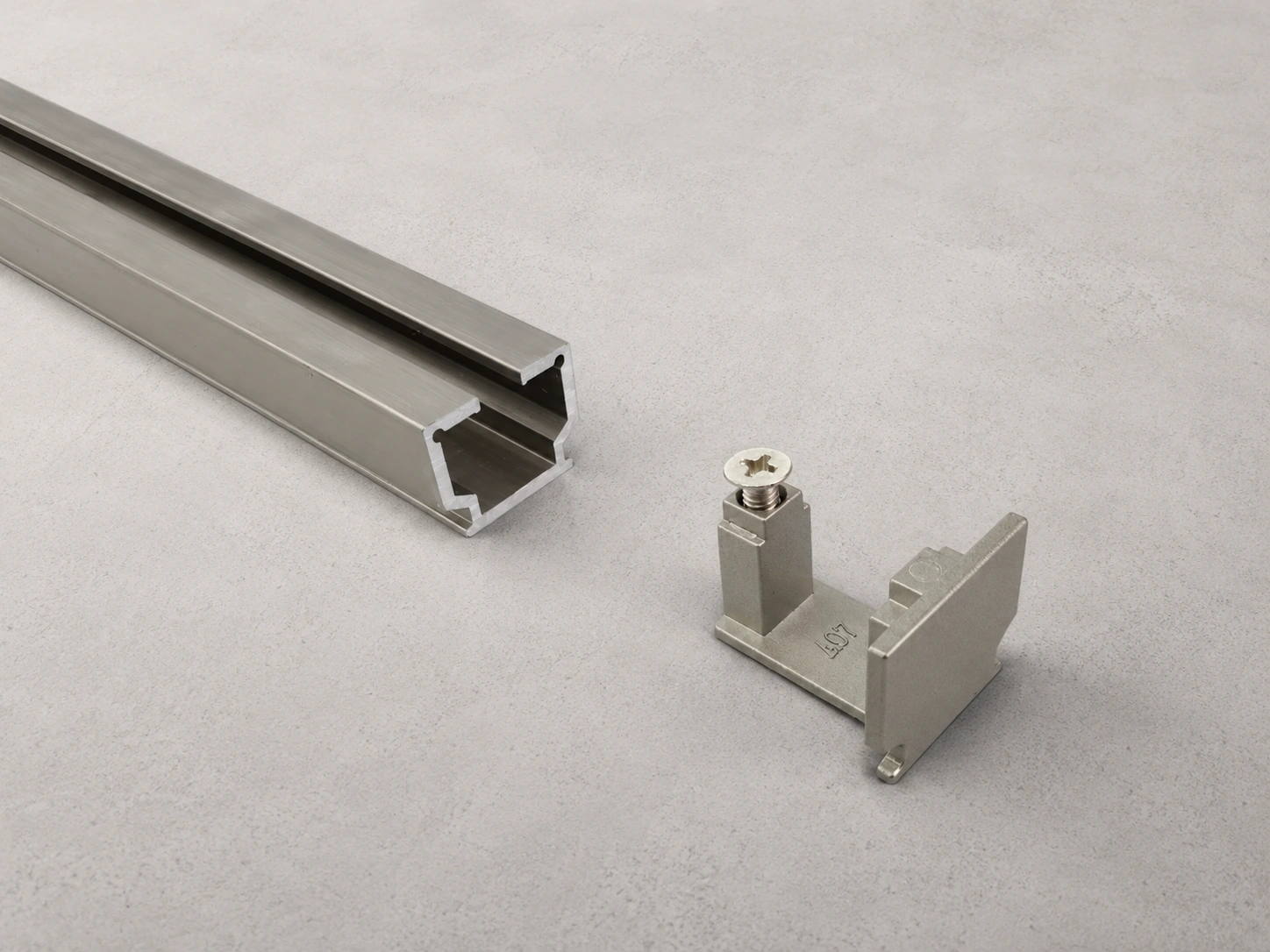 A07 · Thick-walled aluminum track profile