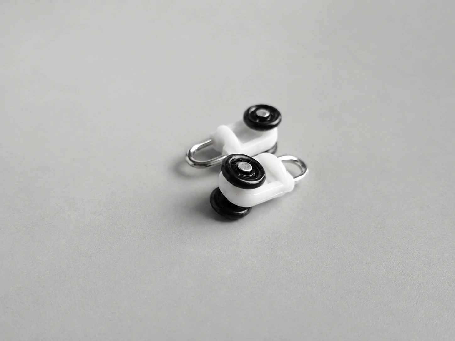 A07 · Rubber-rimmed roller detail