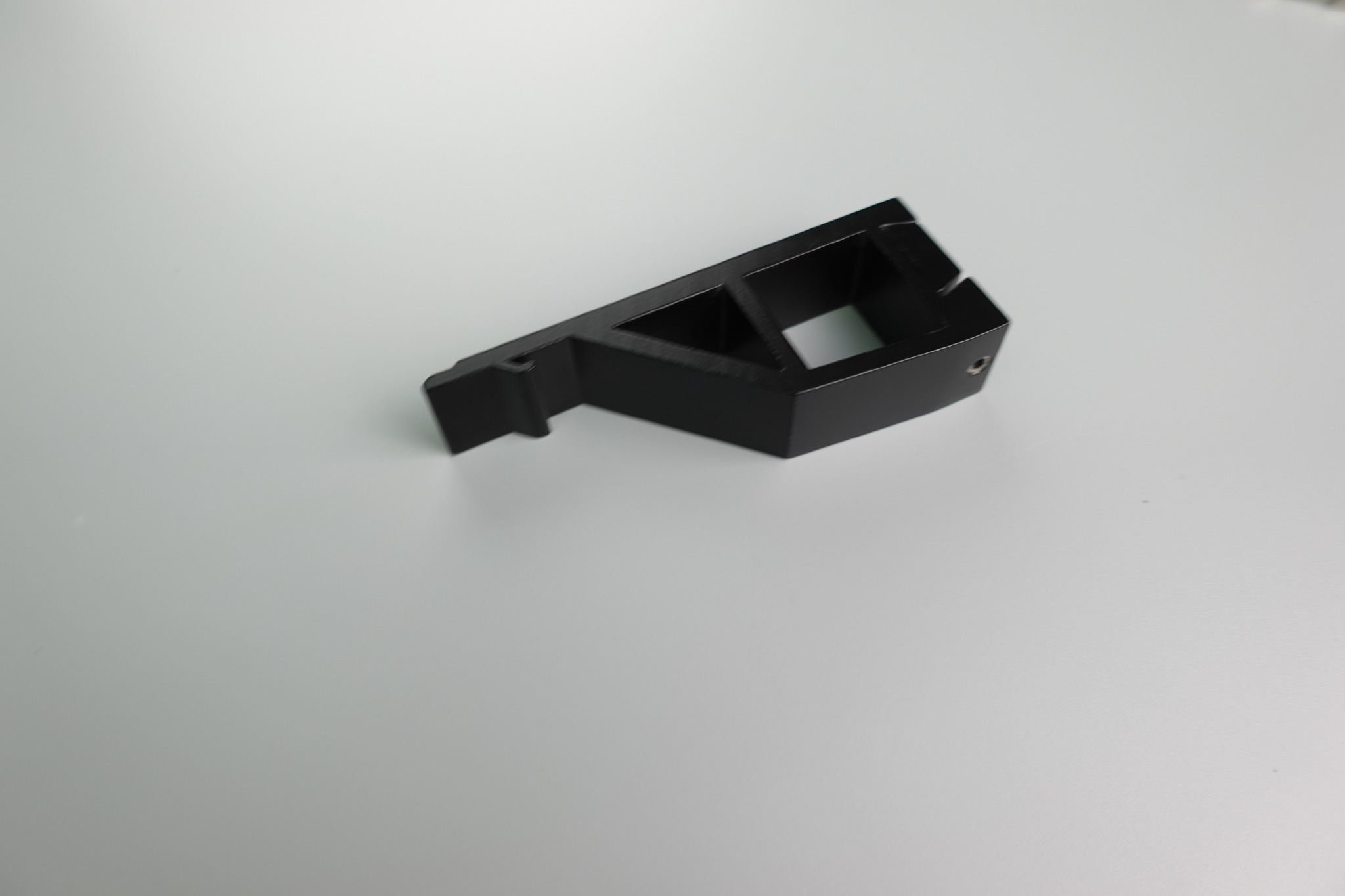 A Banquet tier bracket for compact single-track spaces